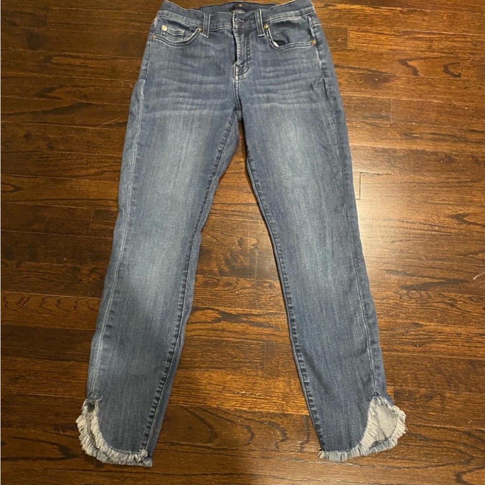 BRAND NEW WITHOUT TAGS - 7 FOR ALL MANKIND ANKLE GWENEVERE JEANS IN SIZE 26